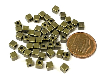 50 perline distanziatrici quadrate in bronzo anticato da 4 mm (n. 522A)