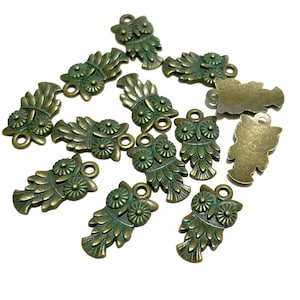 10pcs of Antique Bronze Plated Green Patina Owl Bird Charms Pendants(No.BZGP567)