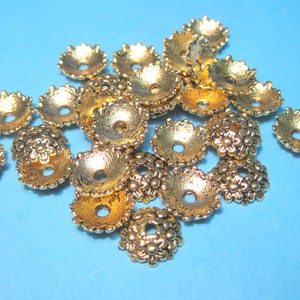19pcs of Antique Gold Flower Bead Caps(No. GBC1609)(lo1)