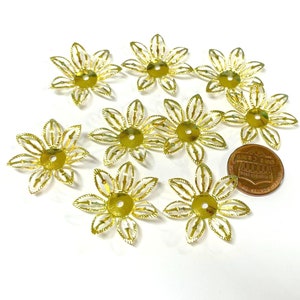 10 Stück große goldfarbene filigrane Blumen Perlenkappen (No. GCP1065)