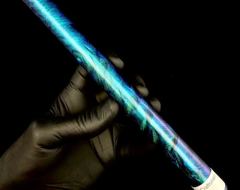 Interstellar Color-Shift-pennämne: Alumilitharts, blandat med blå till gröna till lila färgskiftande pigment, sammanflätat med svarta strimmor