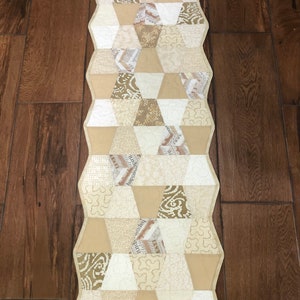 Modern Beige tumbler table runner