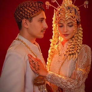 Sunda Siger Crown - Traditional West Java Wedding Headdress - Exotic Gold Floral Tiara from Indonesia - Handmade Sundanese Bridal Jewelry