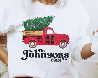 パーソナライズされたファミリーネーム 2025 クリスマス スウェットシャツ: バッファロー チェック柄 トラック