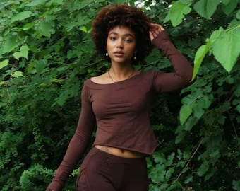 Sleeve Top with Thumb Holes in Brown