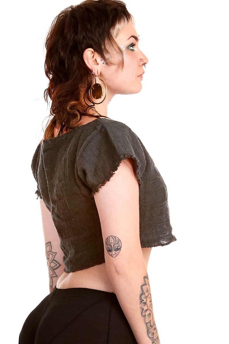 Distressed Cropped Punky Tee in Black