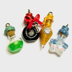 Mini Potion Pendant - Wearable and Giftable Potions, Liquid Luck, Little Star, Poison Potion with Glass Bones, Gothic with Key