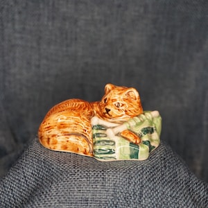 Vintage Margaret Howard Ceramic Cat Figurine: Marmalade Tabby with Knitted Blanket