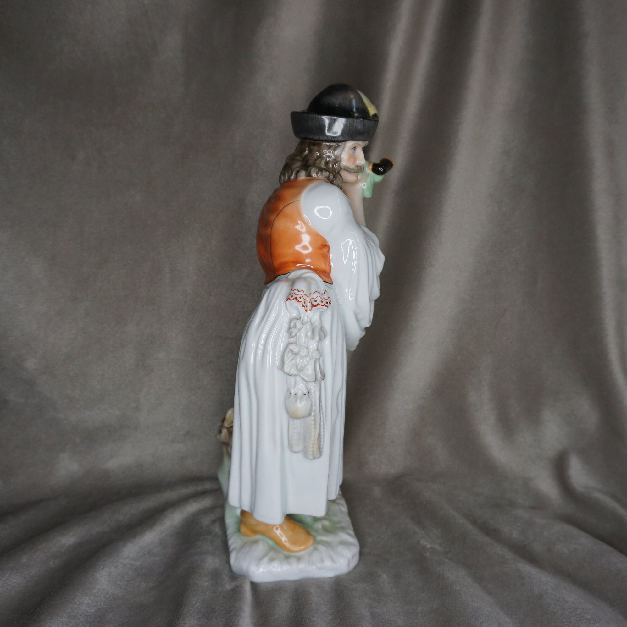 Herend Hungary Porcelain Shepherd 5427 Figurine: Hand-painted