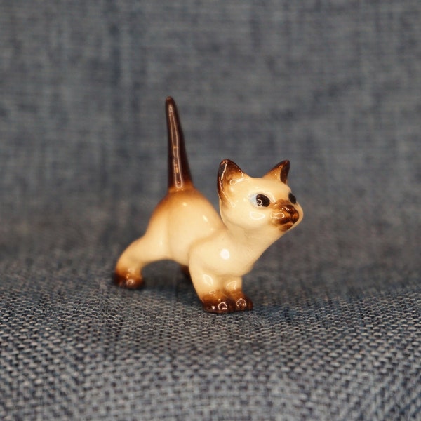 Hagen Renaker Siamese Cat Figurine. Miniature Ceramic Cross Eyed Cat Figure. Tiny California Pottery Collectible. Dollhouse Diorama Pet Gift