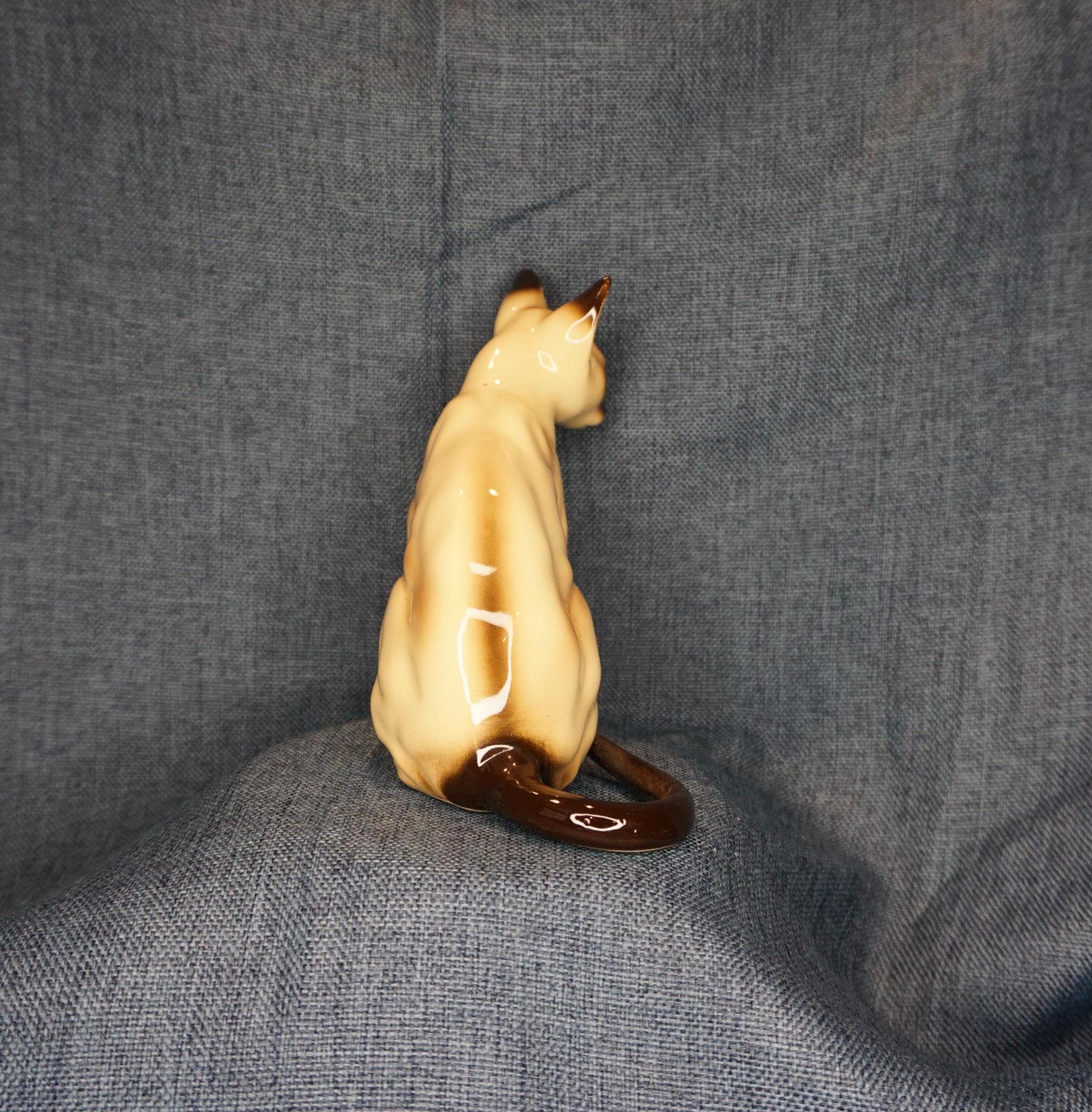 Josef Originals Siamese Cat Figurine: Vintage Ceramic Collectible