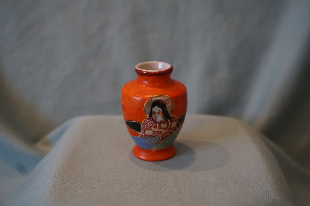 Vintage Satsuma Bud Vase. Bright Orange Occupied Japan Woman in Kimono