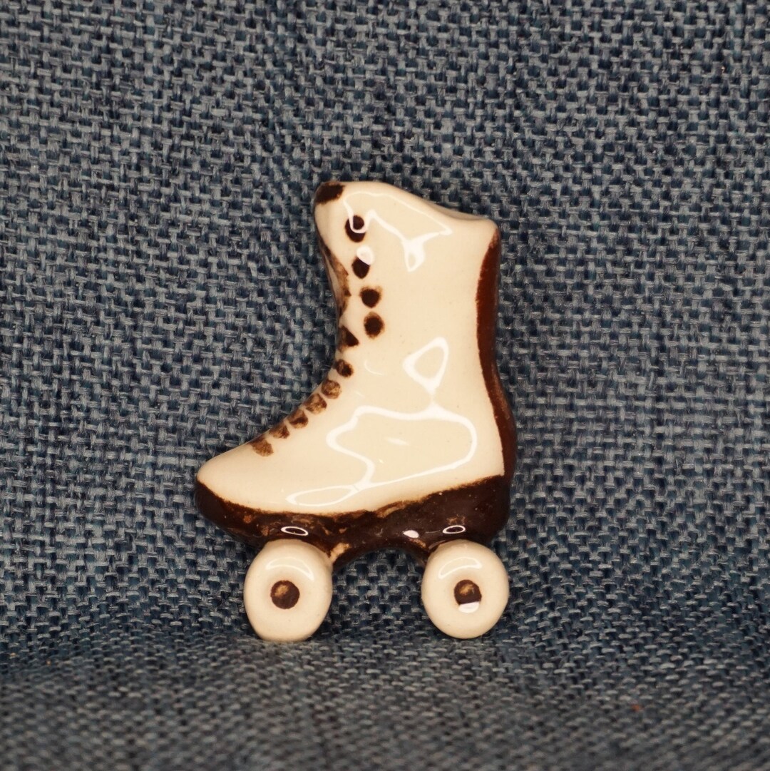 Vintage Roller Skates Brooch Pin. Ceramic Beachstone Pottery Etsy