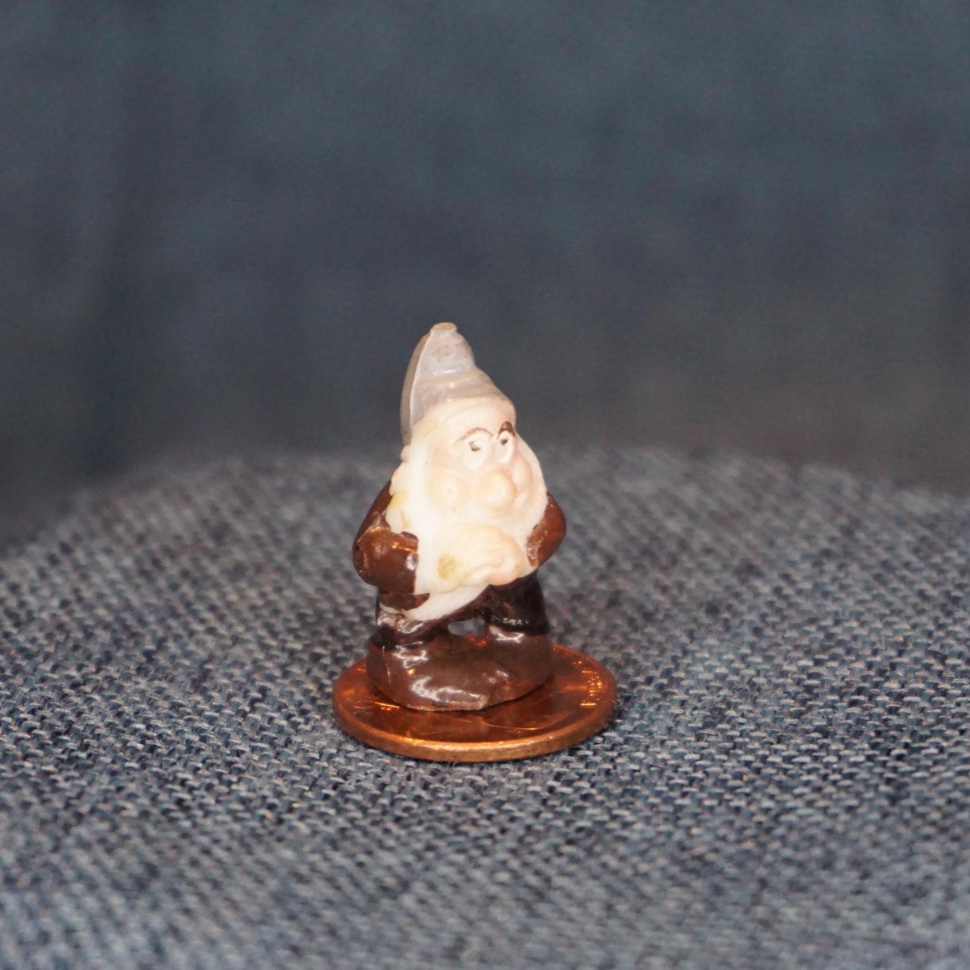 Disneykins Bashful Seven Dwarf Figurine. Miniature Marx Walt