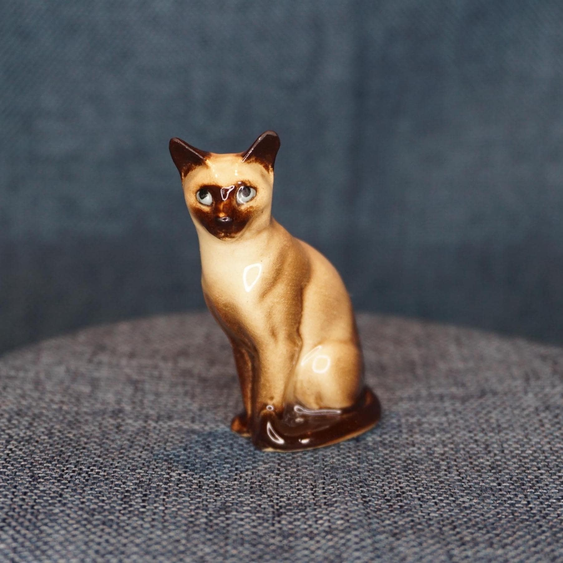 Hagen-renaker Siamese Cat Figurine: Miniature Ceramic Kitty