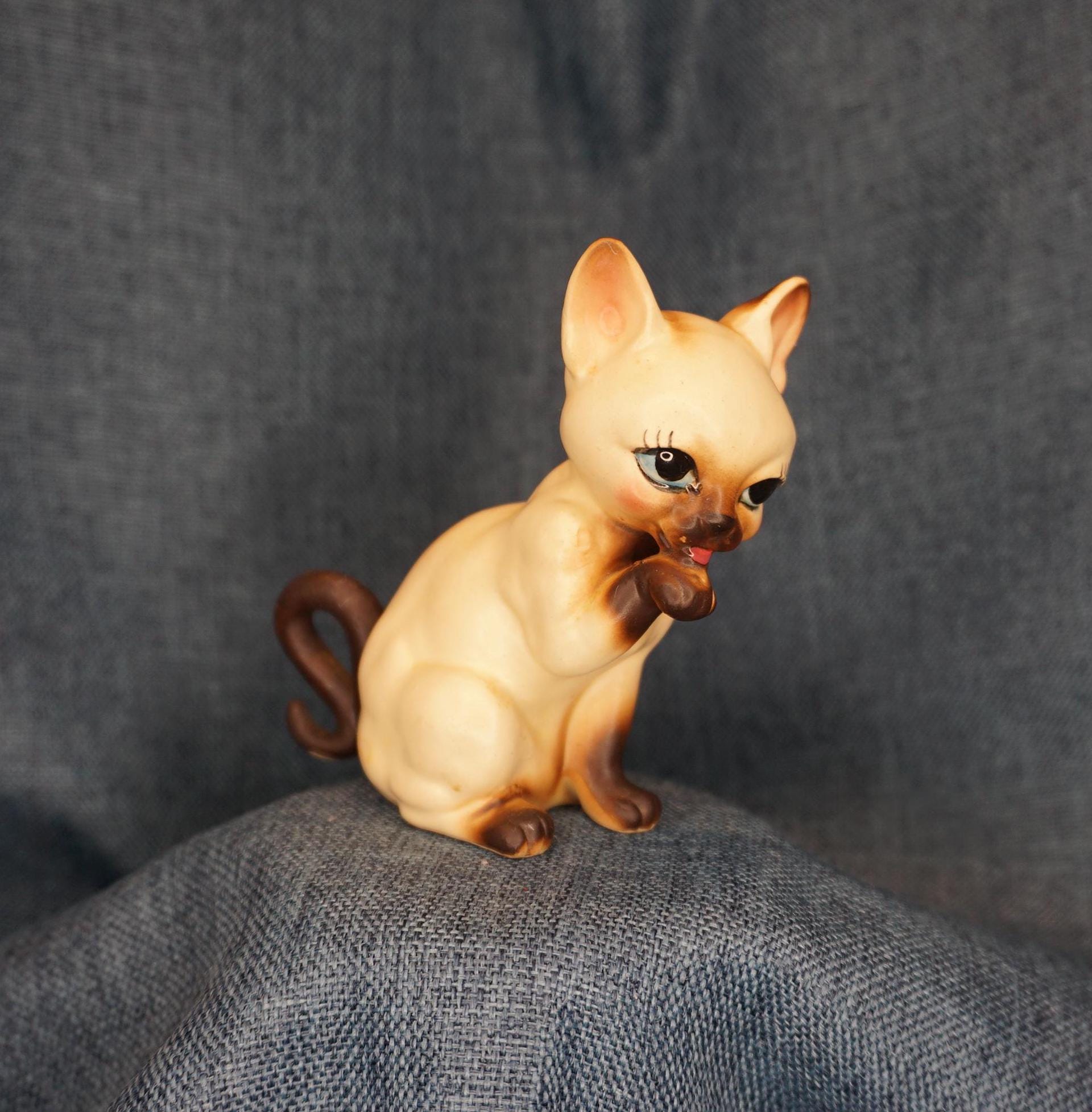 Josef Originals Siamese Cat Figurine: Retro Ceramic Kitten Decor