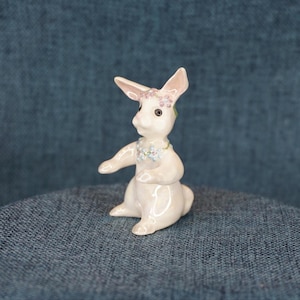 Vintage Hagen-Renaker Rabbit Bride Figurine: Collectible Ceramic Bunny Decor