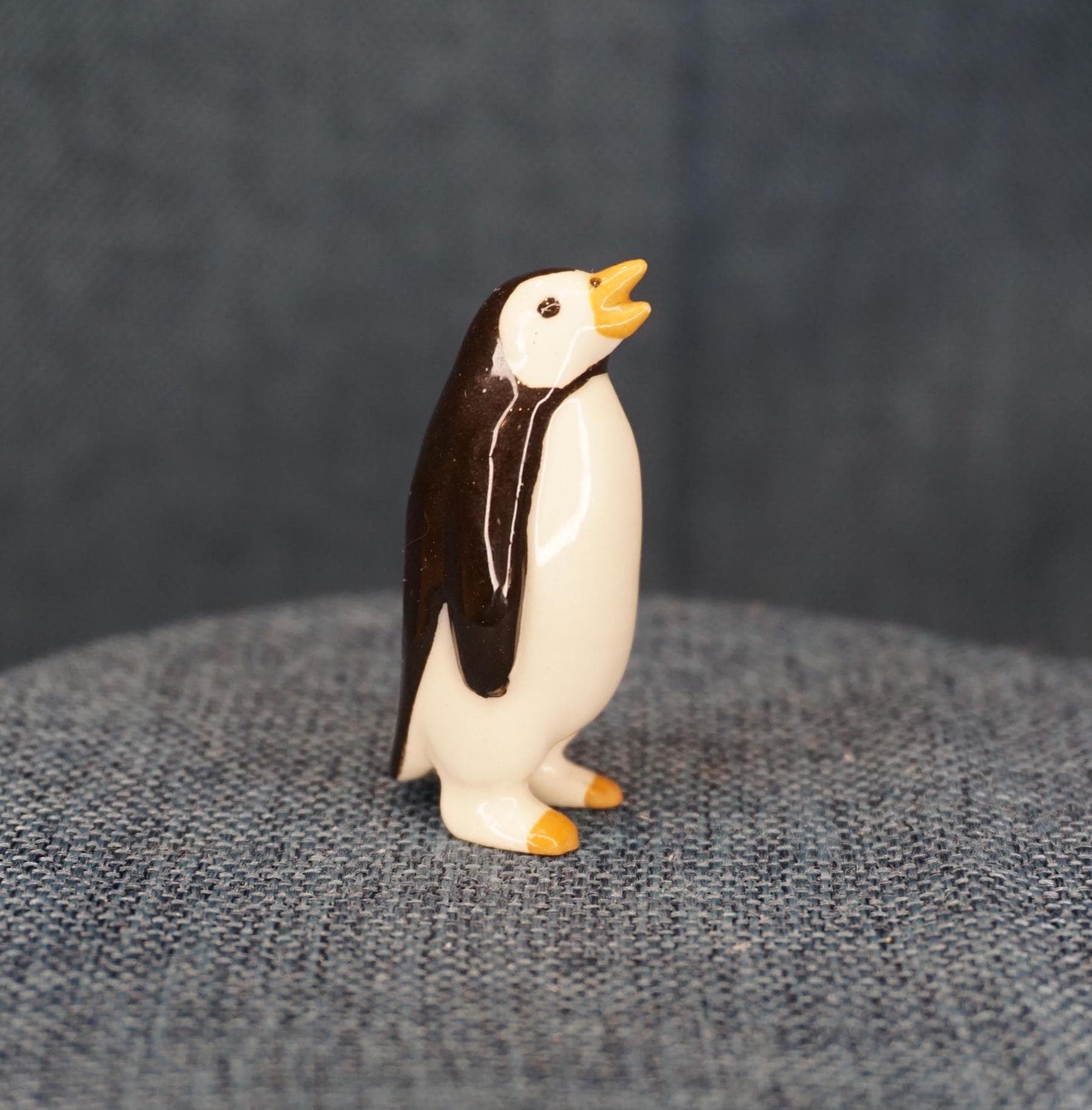ヘイゲンリネカー リス親子　hagen renaker Hagen Renaker Penguin Mama Figurine: Miniature Ceramic Arctic Bird