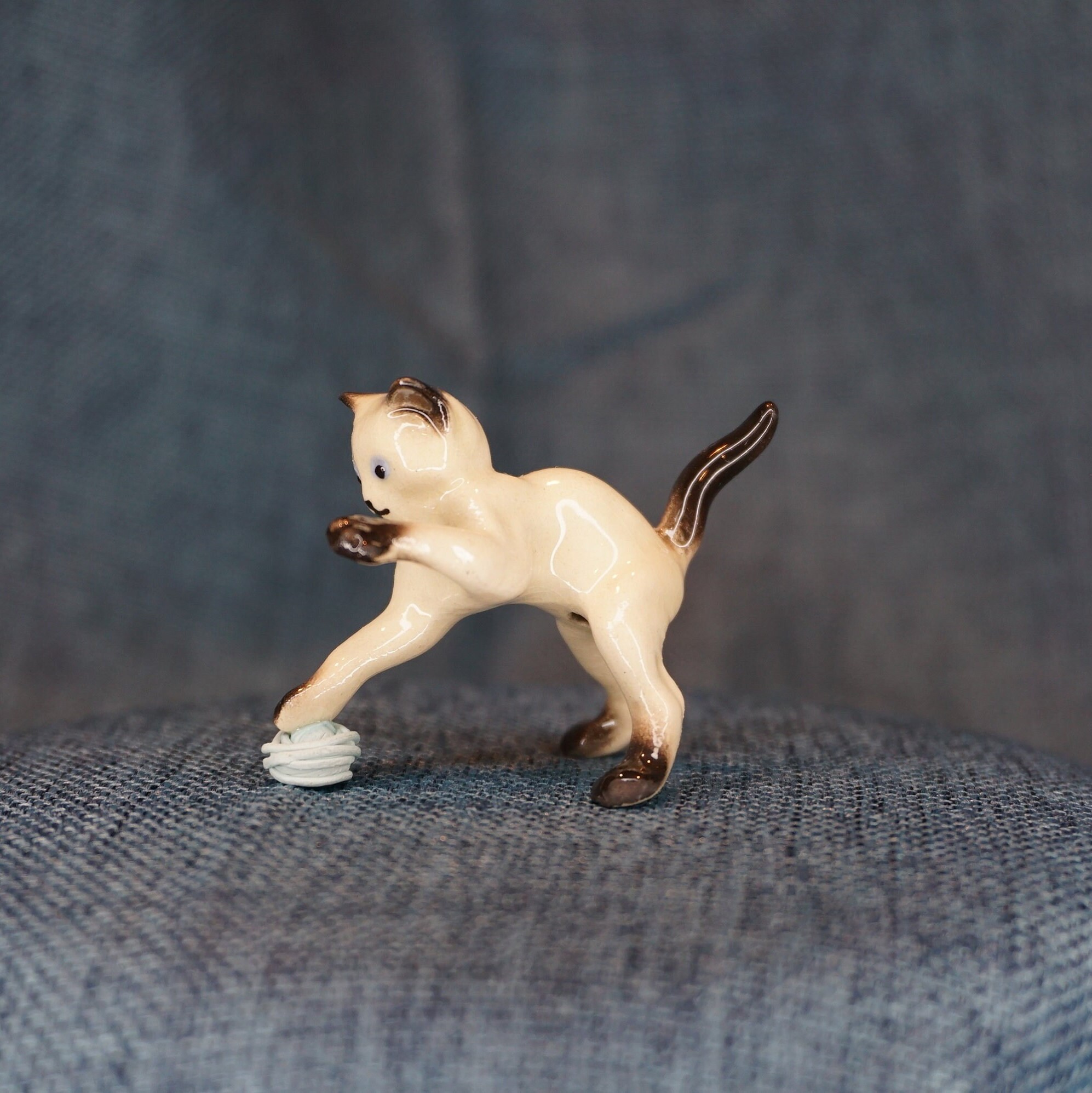 Vintage Hagen Renaker Siamese Kitten Figurine: Ceramic Cat Playing
