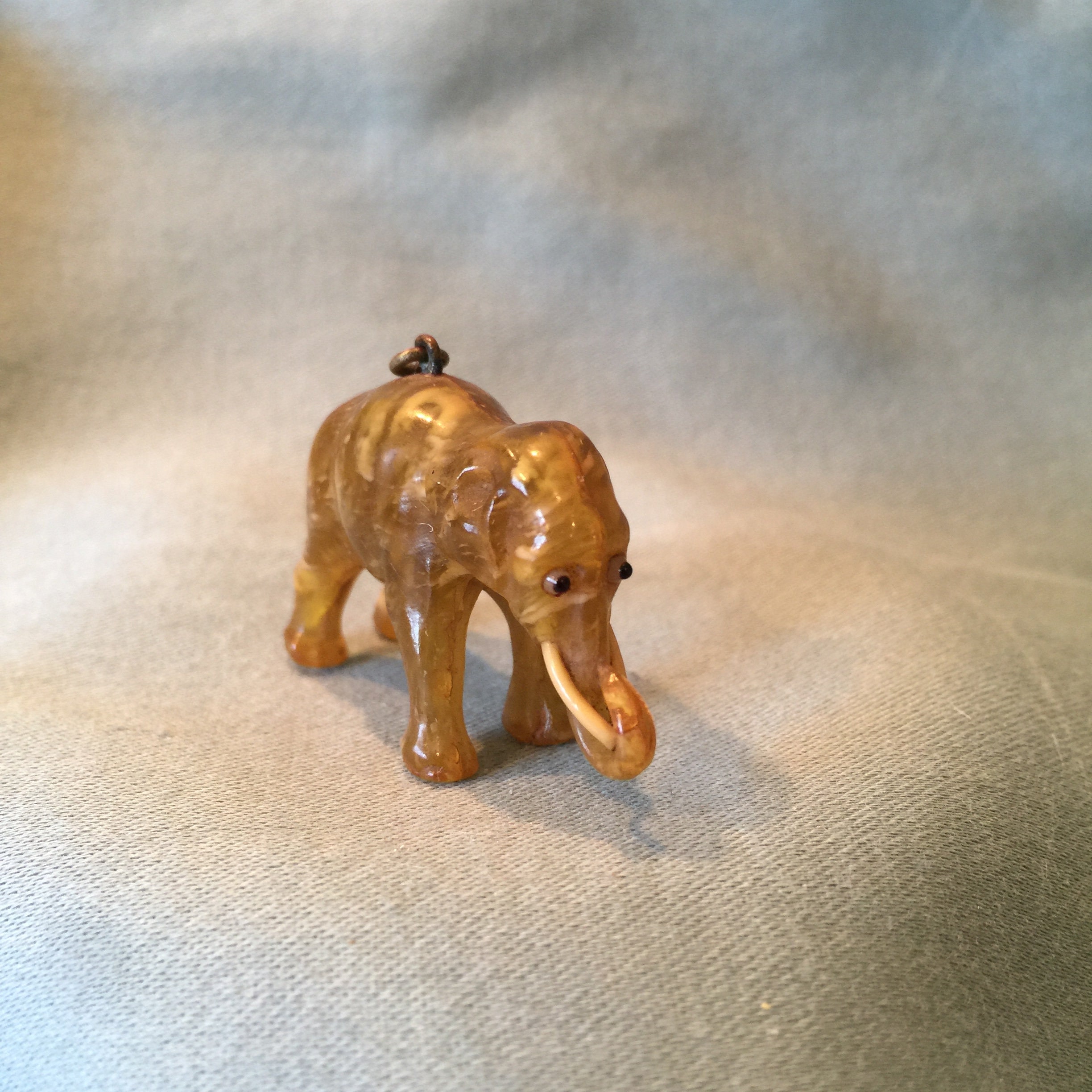 Charme Vintage éléphant En Celluloïd (plastique Ancien) - Occasion - Pour Bracelet Ou Collier
