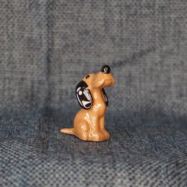 Hagen Renaker Hound Dawg Figurine. Miniature Tan and Black Hound Dog Figure. California Pottery Dog Collectible. Dollhouse Pet Accessory