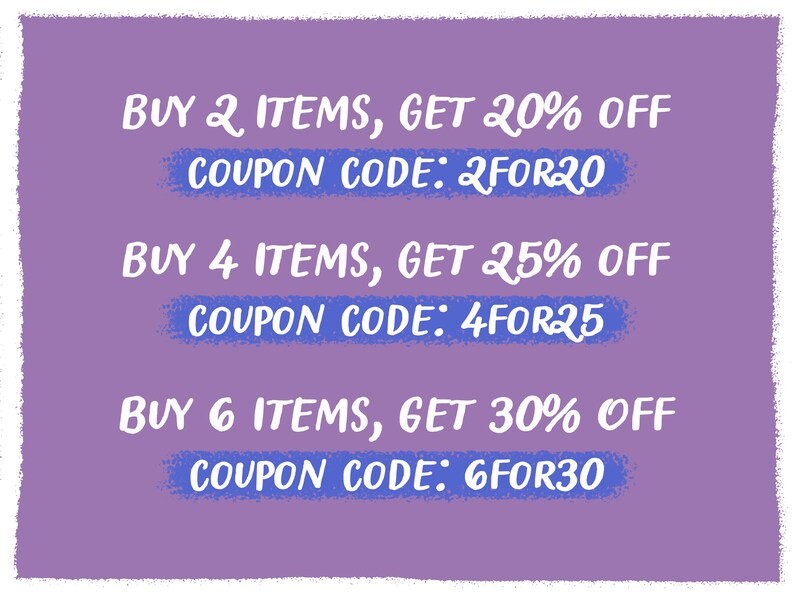 Pu&ograve; includere: Sfondo viola con testo bianco che descrive un'offerta di sconto per l'acquisto di pi&ugrave; articoli. Acquista 2 articoli, ottieni il 20% di sconto, codice coupon: 2FOR20. Acquista 4 articoli, ottieni il 25% di sconto, codice coupon: 4FOR25. Acquista 6 articoli, ottieni il 30% di sconto, codice coupon: 6FOR30.