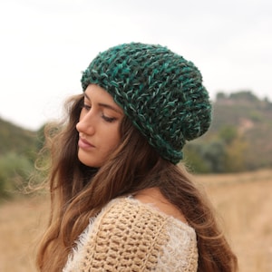 Gorro de malha, gorro grosso tricotado à mão verde inverno, gorro de inverno feminino de malha grossa e desleixada, gorro de lã grosso para jantar, gorro boho