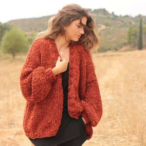 Cardigan grosso in maglione oversize in tweed rosso terra di Siena, cardigan ampio e vestibilità ampia, maglione casual da donna lavorato a maglia grossa immagine 4