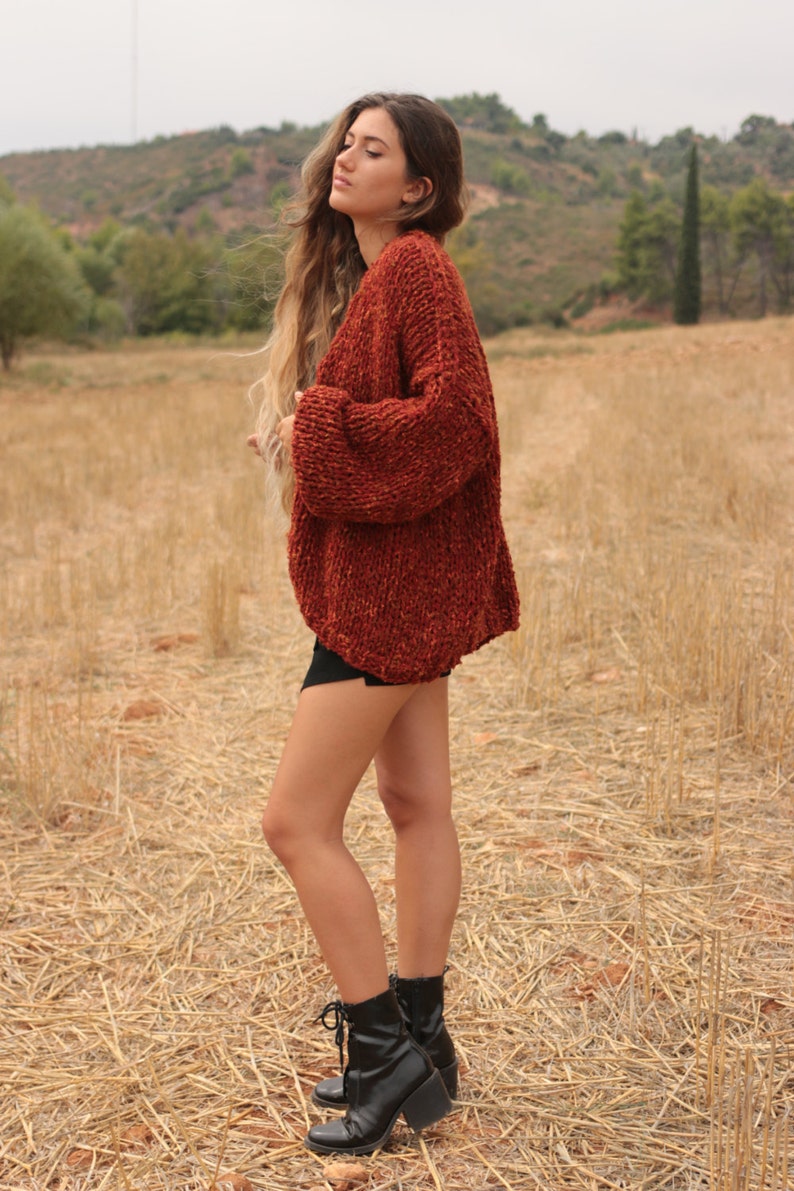 Cardigan grosso in maglione oversize in tweed rosso terra di Siena, cardigan ampio e vestibilità ampia, maglione casual da donna lavorato a maglia grossa immagine 3