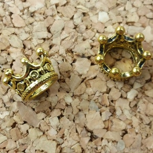 5pcs Vintage Gold Queen Crown Beads x5 Queen Crown Charms Metal Crowns Tibetan Metal Jewelry Findings Vintage Gold Queen Crowns image 2