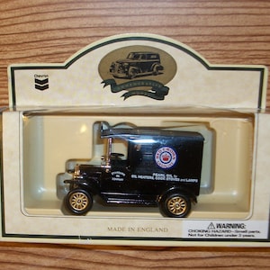 Vintage 1995 Lledro Chevron Pearl Oil Van 1929 Ford Model T Die-Cast Metal Replica Truck