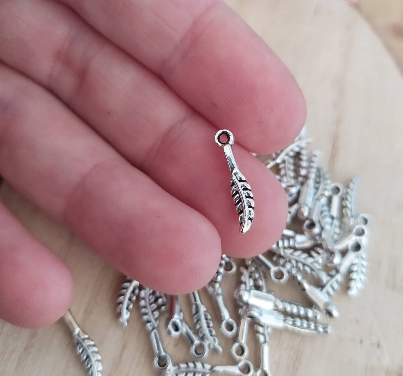 10 Ciondoli Filigrana A Forma Di Piuma - Vintage, Color Argento Antico, Altezza 19 Mm, Per Gioielli Fai Da Te, Bracciali, Collane, Orecchini