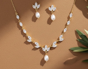 Dainty Gold Bridal Jewelry Set with Natural Pearls, Crystal Necklace and Earrings, Wedding Jewelry for Bride