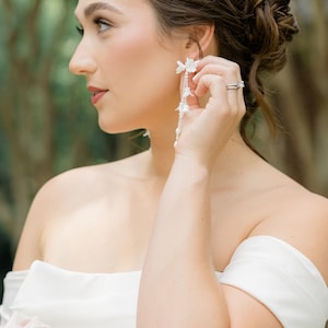 Floral Bridal earrings, Bridal jewelry, Freshwater pearl earrings for Bride, Long earrings for Wedding,  Statement earrings, Wedding jewelry