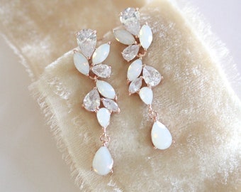 Boucles d'oreilles de mariée en cristal d'or rose, bijoux de mariée, boucles d'oreilles de mariage goutte CZ, boucles d'oreilles opale blanche, bijoux de mariage en or rose, zircone cubique