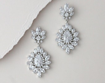 Crystal Bridal earrings, Chandelier Wedding earrings, Bridal jewelry, Leaf cluster earrings, Wedding jewelry, Statement earrings