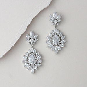 Crystal Bridal earrings, Chandelier Wedding earrings, Bridal jewelry, Leaf cluster earrings, Wedding jewelry, Statement earrings