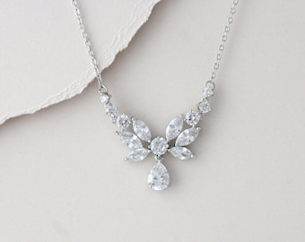 Simple bridal necklace Bridal Rhinestone necklace Dainty Crystal necklace Bridal jewelry Cubic zirconia necklace Bridesmaid necklace