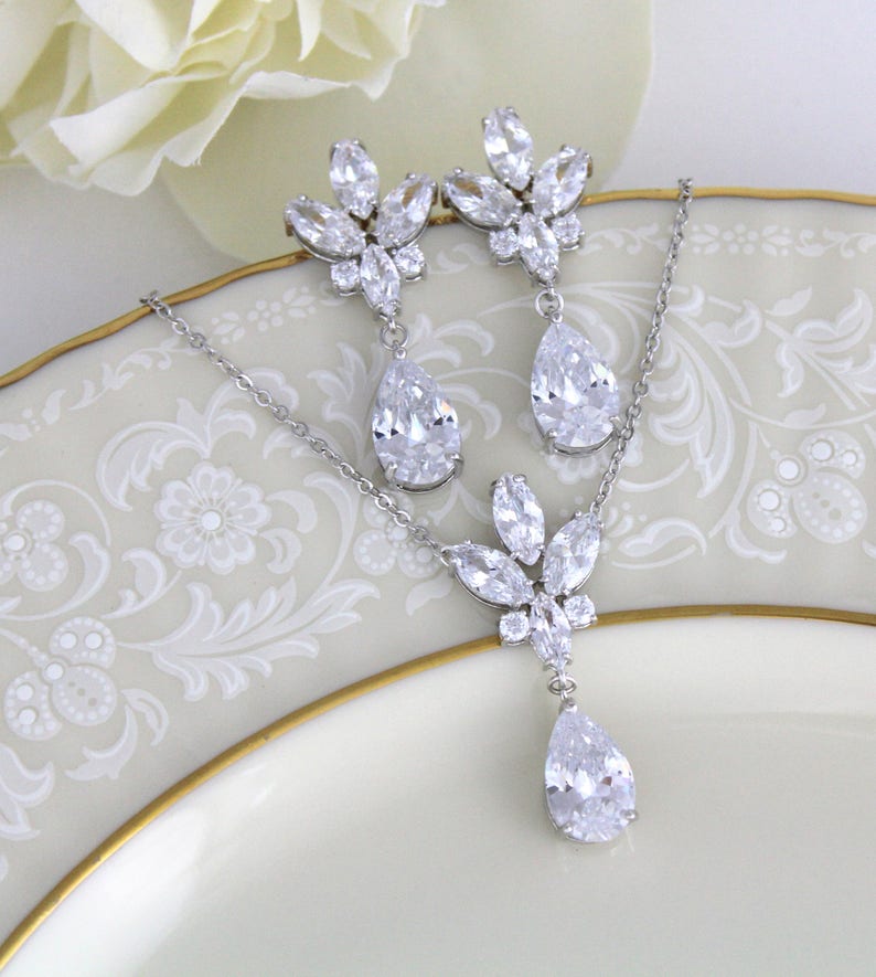 dainty bridal jewelry sets