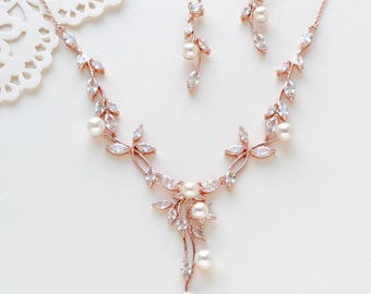 Rose gold Bridal necklace set, Bridal jewelry set, Pearl necklace and earrings, Wedding day jewelry set, Pearl jewelry for wedding, Floral