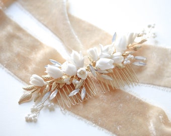 Bridal hair comb, Floral hair comb, Bridal hair accessory, Gold Wedding comb for Bride, Wedding headpiece, Floral hair piece, Crystal comb