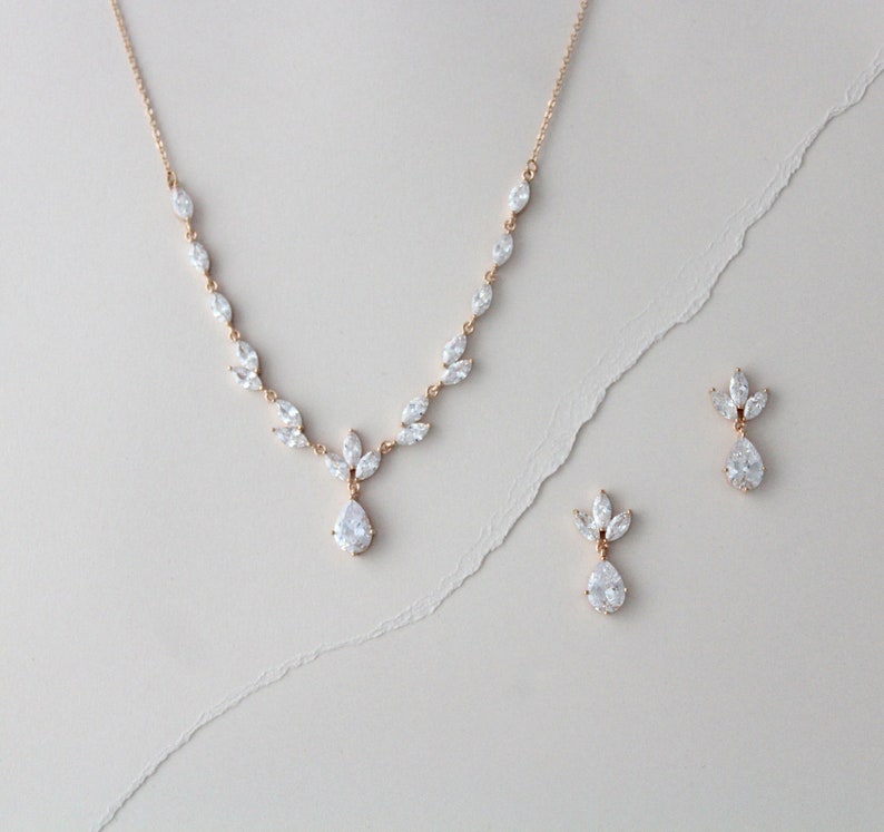 Roségoldenes Halsketten-Set, Brautschmuck-Set, Brautjungfern-Schmuck, Roségold-Hochzeitsohrringe, Roségold-Schmuck, Tropfenohrringe, schlichter Schmuck Bild 9