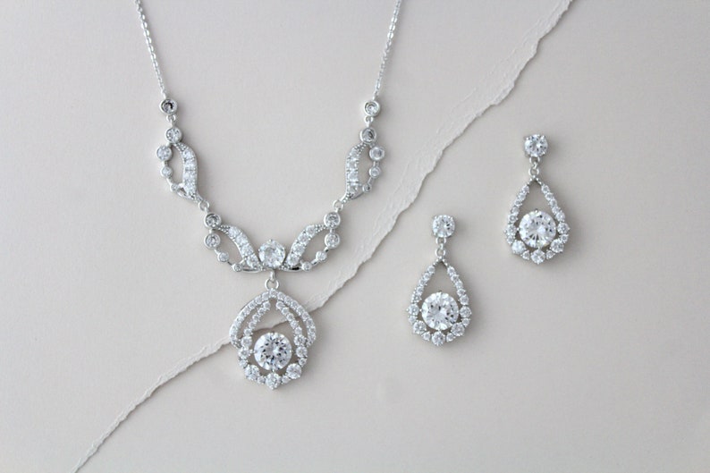 Bridal Necklace and earring set, Bridal jewelry set, Vintage style necklace set, Crystal drop earrings Wedding jewelry set Backdrop necklace image 3