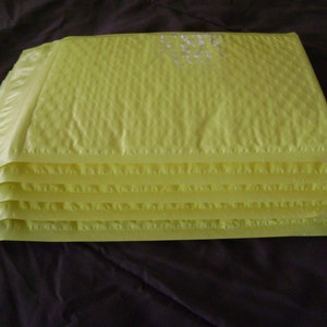 10-100 YELLOW 8.5x11 Bubble Mailer Self Seal Adhesive Envelopes Protective Padded Wrap Shipping Supply Mailer Plastic Sturdy Lightweight