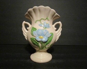 1947 - 1948 Hull Art U.S.A. Magnolia (Gloss) Vase