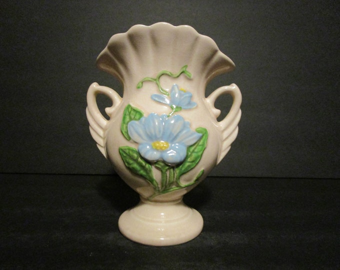 1947 - 1948 Hull Art U.S.A. Magnolia (Gloss) Vase