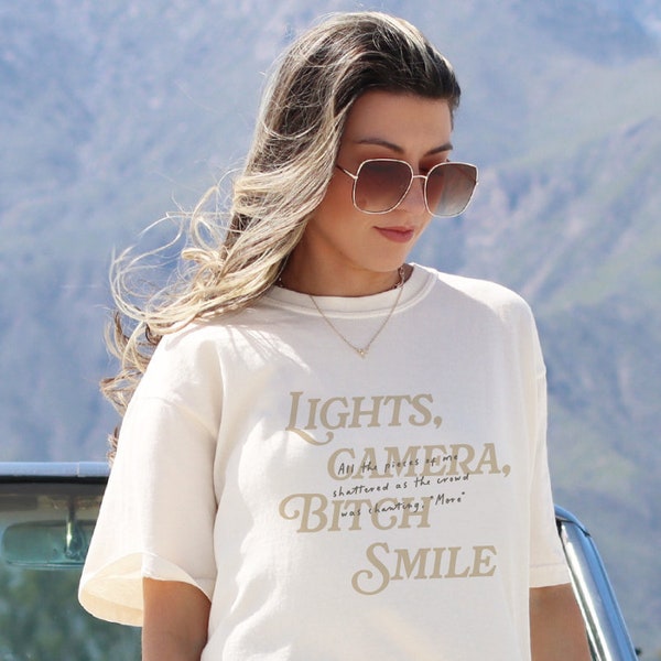 Licht, camera, B*tch Smile Het T-shirt van de afdeling Gemartelde Dichters