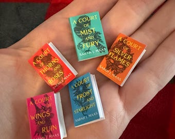 Mini ACOTAR-boeken voor poppenhuisbibliotheek