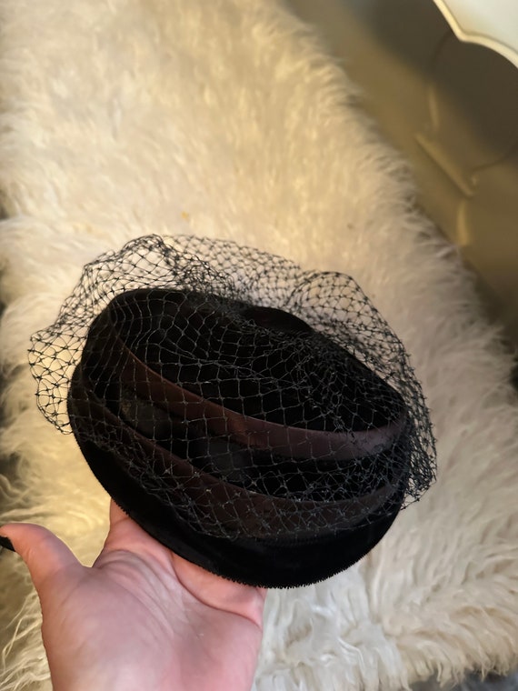 Ladies Vintage Black Pillbox Hat - image 2