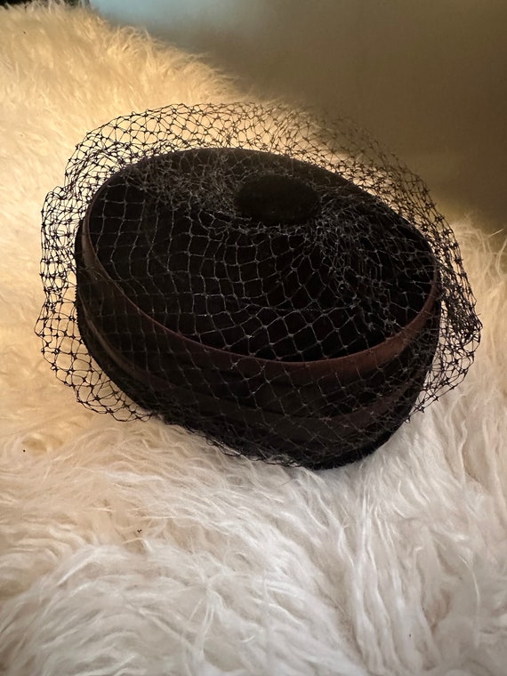 Ladies Vintage Black Pillbox Hat - image 1